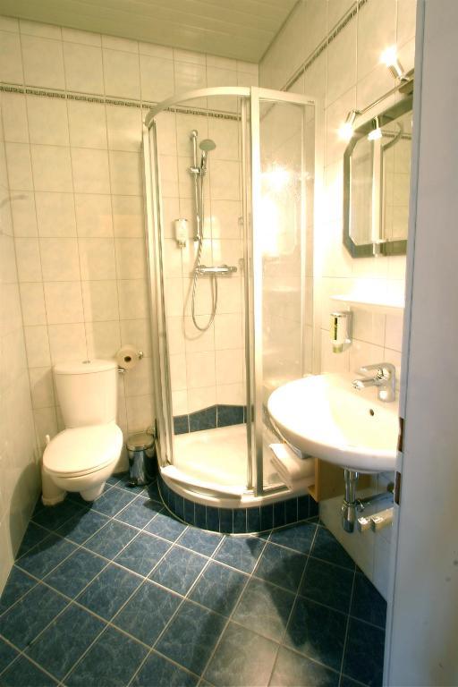 Spiele- Und Buchhotel Tschitscher Nikolsdorf Room photo