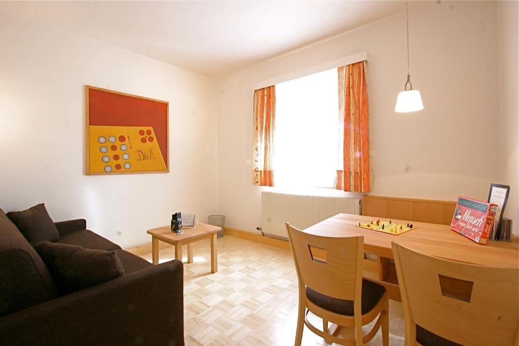 Spiele- Und Buchhotel Tschitscher Nikolsdorf Room photo