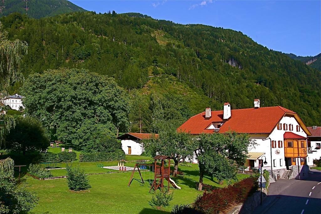 Spiele- Und Buchhotel Tschitscher Nikolsdorf Exterior photo